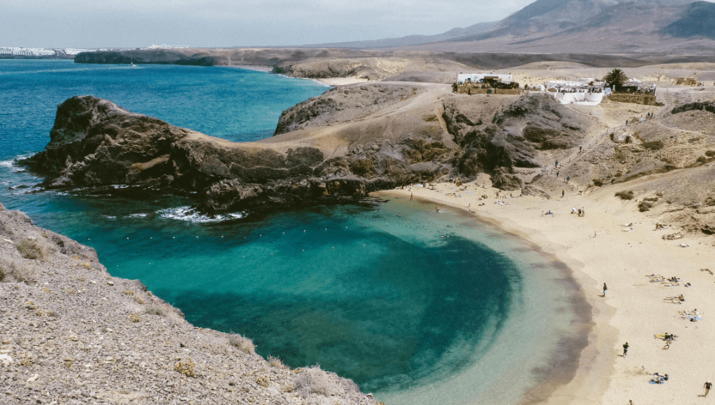 Plage de Papagayo, eaux turquoise et côte volcanique